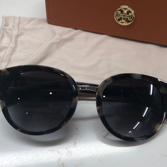 Tory Burch tortoise shell sunglasses - Picture 2 of 5